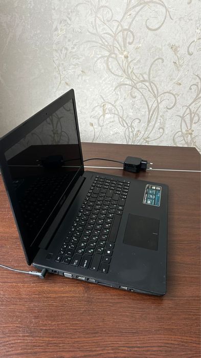 ASUS  X553M SSD128 gb Windows 10 pro