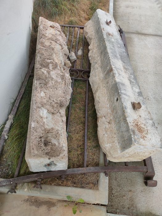 Portão antigo em ferro.