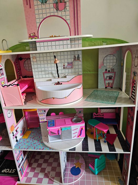 Casa bonecas LOL