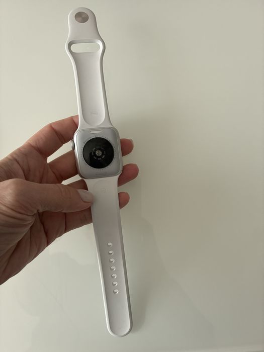 Iphone 8e та годинник