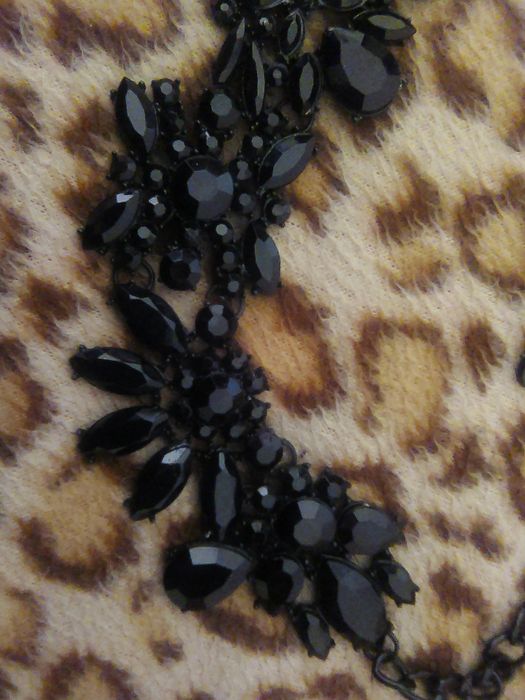 Colar com cristais preto