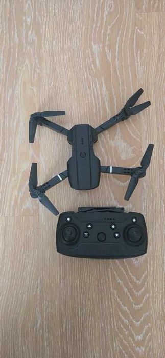 Drone Dobrável com Comando – Tipo E88 / E99 – Novo