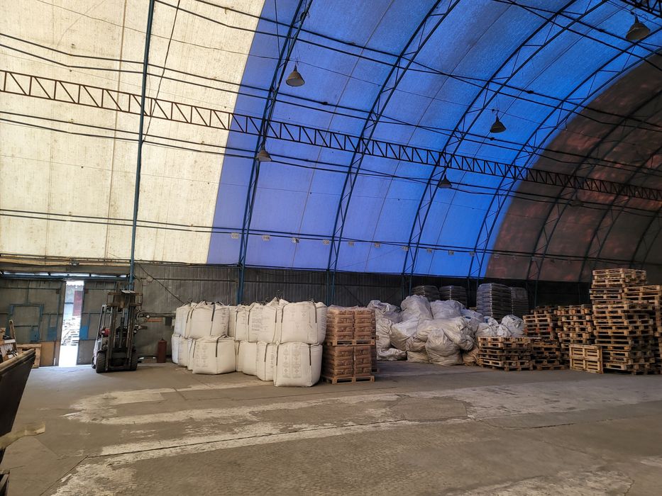 Продам склад 1000кв.м. левый берег , наша правда СВЕТ НЕ ОТКЛЮЧАЮТ