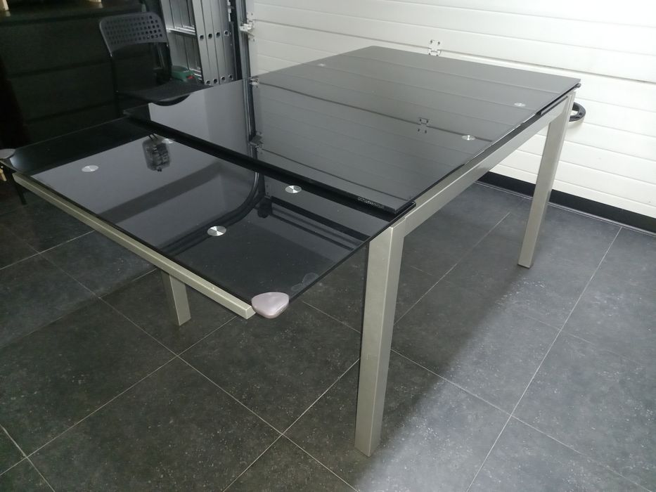 Mesa de jantar em vidro
