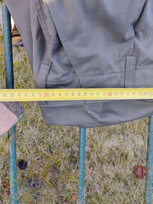 Spodnie wojskowe, mocne bojówki i