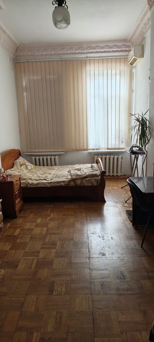 Продається простора чотирьохкімнатна квартира  в центральній частині  Одеси