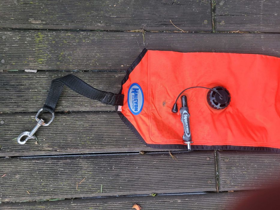 Bojka dekompresyjna z zaworkiem Halcyon 140 cm