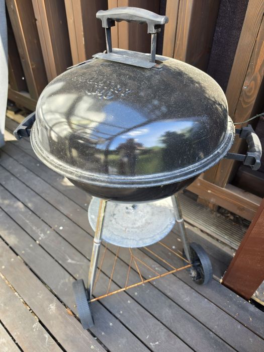 Grill urządzenie na węgiel drzewny lub drewno