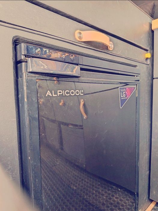 CamperVan artesanal — pronta para a aventura...