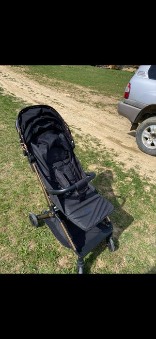 Прогулянкова коляска