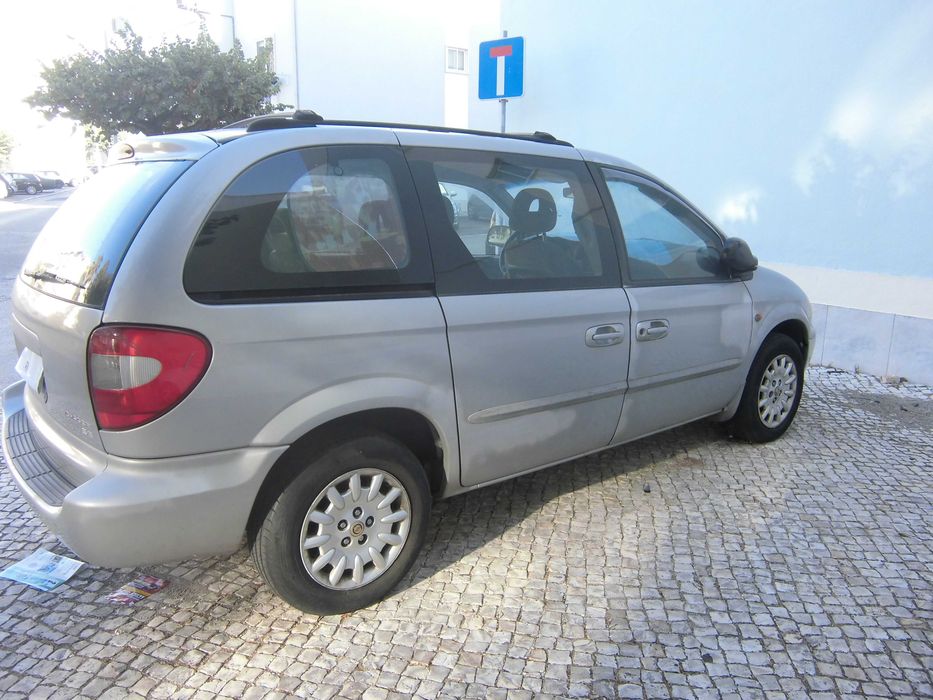 CHRYSLER VOYAGER em  otimas condiçóes vendo porque   fiquei com outra viatura comprei.a com 20.000klm e está impecavel motor e acessorios