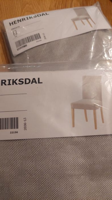 Capas da cadeira Henriksdal de cor cinza claro.