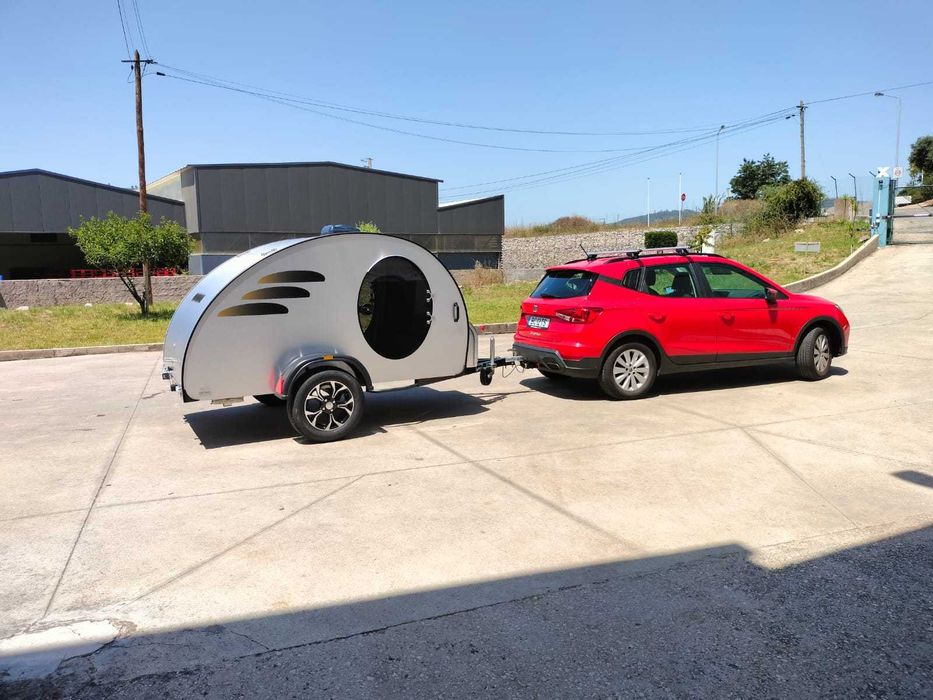 REBOQUE DORMITÓRIO, marca COCOON S, muito leve, matrícula Julho/2024, sempre em garagem, com bateria e sanita química por estrear