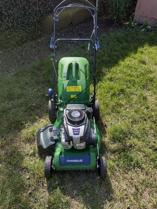 Kosiarka spalinowa z napędem