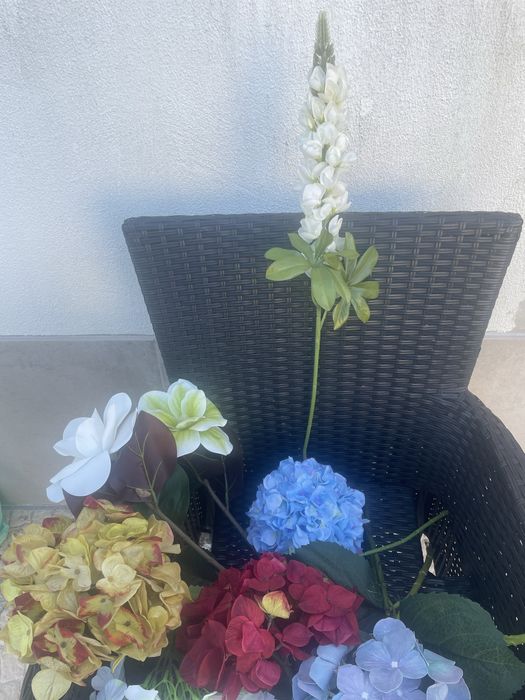 Conjunto de flores artificiais de boa qualidade