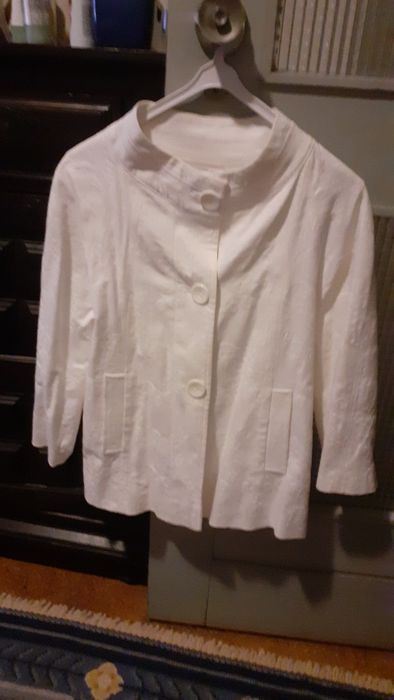 Casaco branco  com botões  de algodão