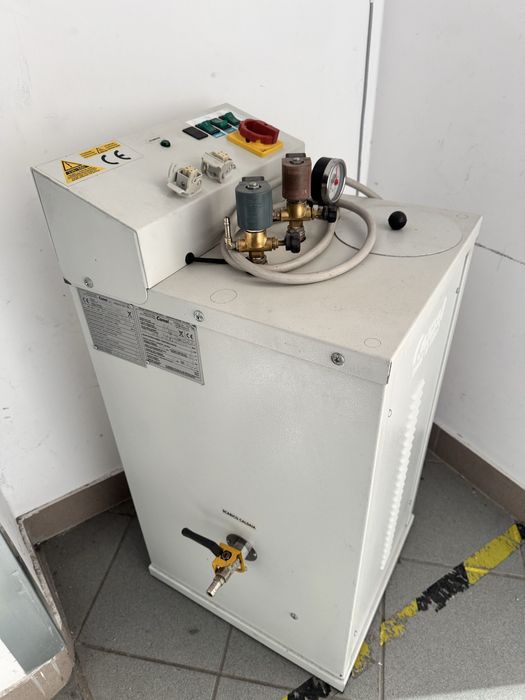 Wytwornica pary Comel FB/F 2-stanowiskowa prasowanie parownica