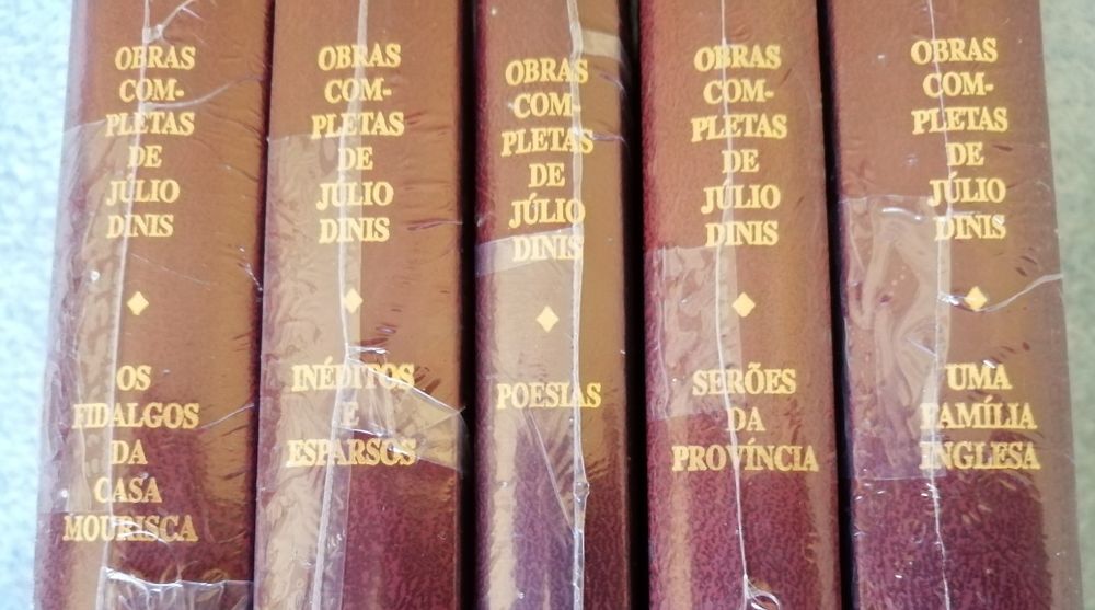 *Livros de Eça de Queirós e de Júlio Dinis