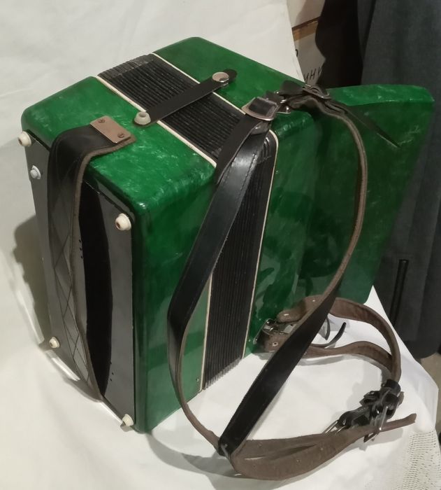 Музыкальный инструмент.: новый.