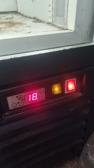 Холодильник со стеклянной дверью