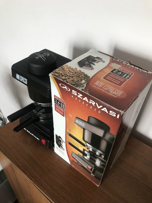 Електрична кавоварка на 6 порцій