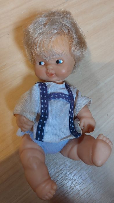 Boneca antiga de brincar