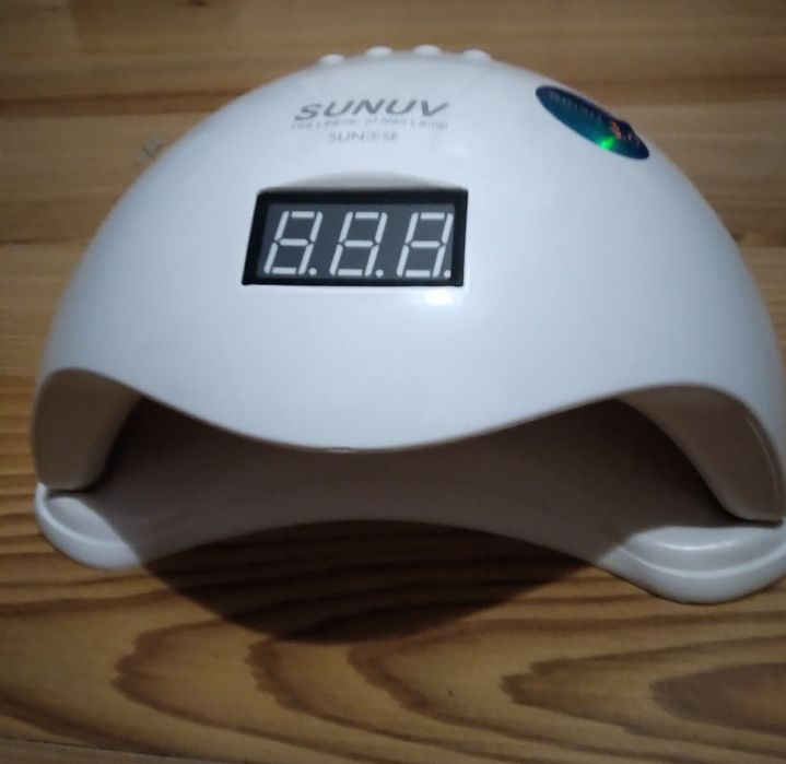 Лампа для нігтів