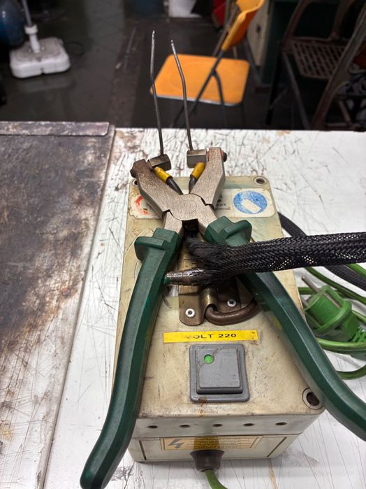 Máquina elétrica de despregar saltos