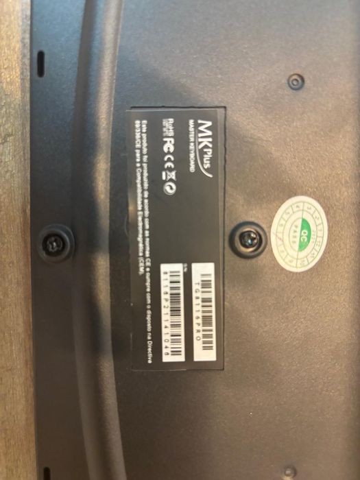 Teclado preto com fio