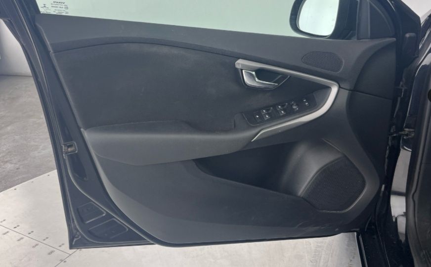 Volvo V40 1.6 D2 Kinetic ano 2013