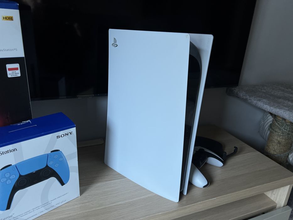 Konsola Sony PlayStation 5 z Napędem Blu-Ray 4K UHD 825gb dwa pady