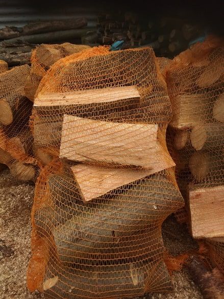 Drewno kominkowe & do wędzenia OLCHA w workach | 30 litrów 50x80 cm