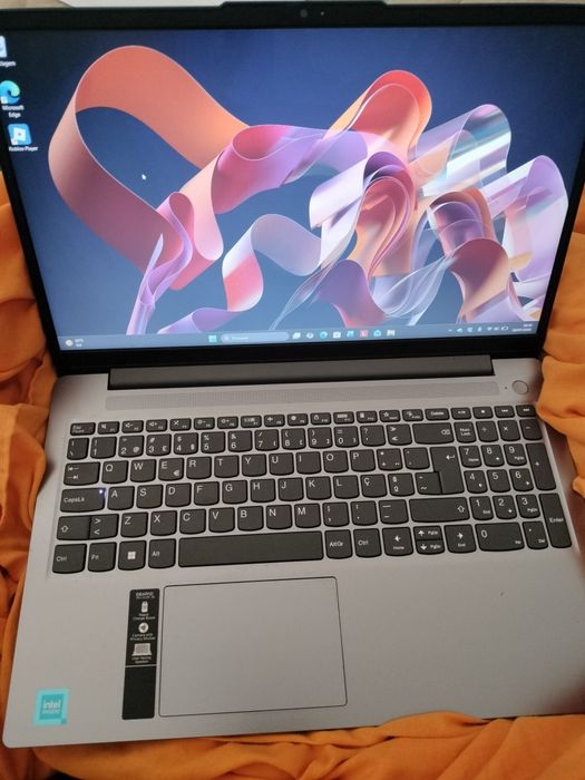 Lenovo IdeaPad Slim 3 15.6" (Como Novo / Na Caixa Original)