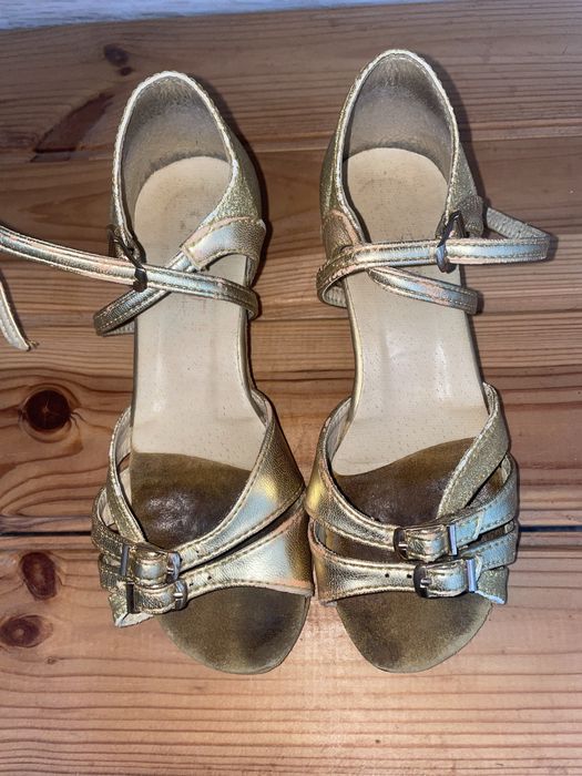 Туфлі для бальних танців