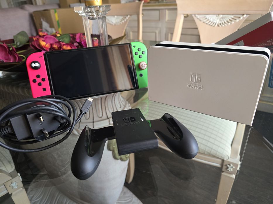 Nintendo Switch OLED + todos os extras