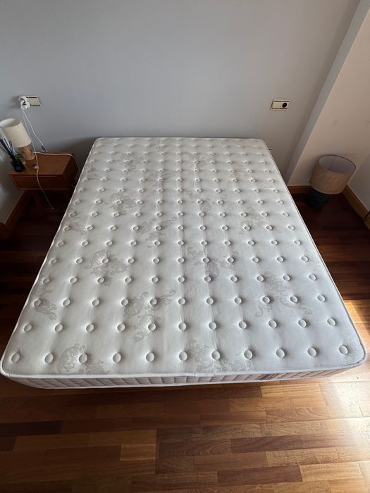 Colchão 200x160cm + Somier em metal e tecido