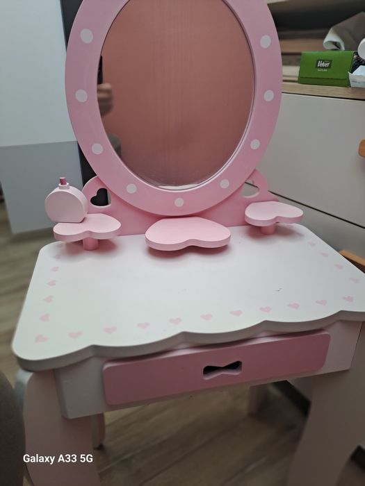 Toaletka z krzeselkiem