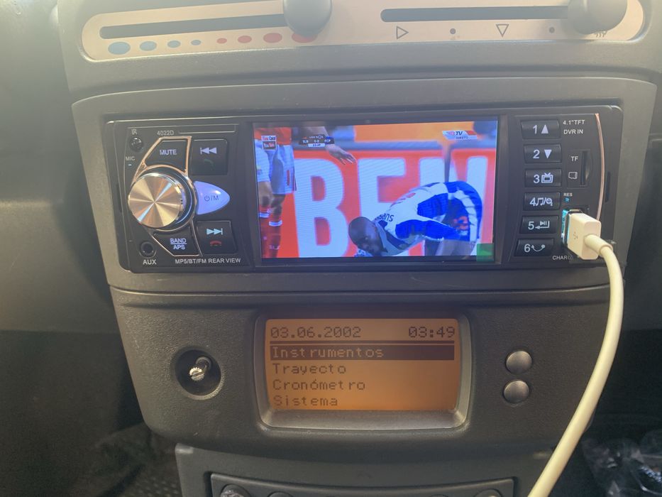 Auto Rádio UNIVERSAL Pode ver Filmes, GPS, Waze, Youtube etc com Microfone para chamadas Bluetooth NOVO