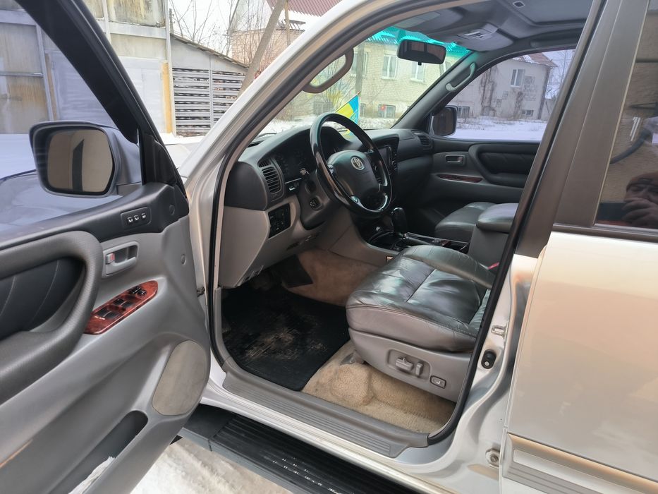 Toyota Land Cruiser 100