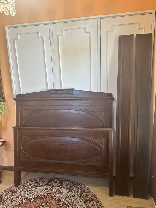 Cama solteiro grande  , com roupeiro igual vintagen