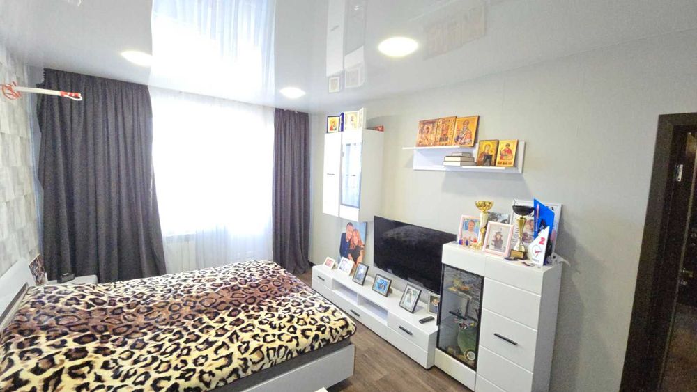 Продам 3к квартиру метро Индустриальная 42000