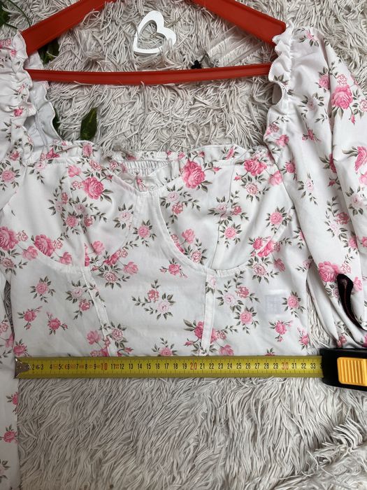 Hiszpanka w kwiaty,Hiszpanka z bufiastymi rękawami