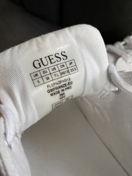 Оригинальные  белые кеды Guess