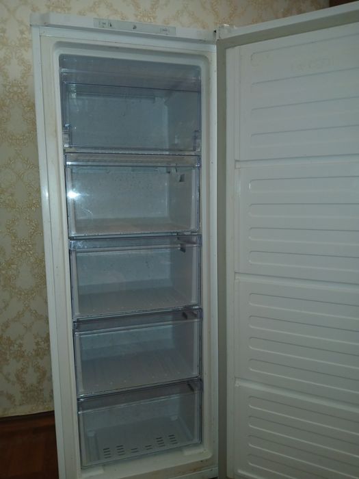 Морозильна  камера beko