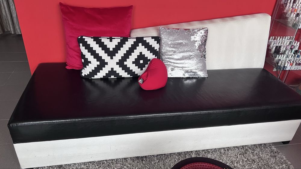 Sofá em pele preto e branco