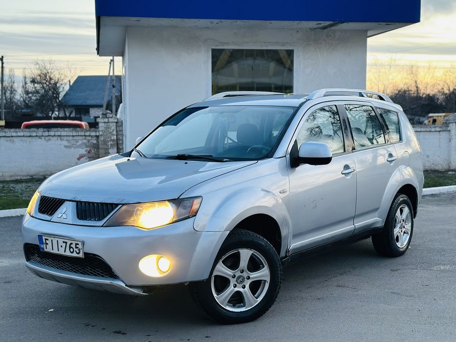 Продам Mitsubishi Outlander 2.0 турбодизель
Авто регулируемым полным приводом.Заводится автомобиль отлично с полуоборота ,как на холодную так и на горячую 
Коробка передач 6-ти ступенчатая ,в отличном состоянии, все передачи включаются мягко без хруста и прочих дефектов
авто в хорошей комплектации:
подогревом сидений с круизконтроль кондиционер ,также работает центральный замок, все двери открываются закрываются
Электрика вся исправно работает все вплоть до заднего хода, печка греет идеально, тепло уютно.
Ходовая часть в полном порядке едет сбита без стуков прочего 
Салон аккуратненький чисти ухоженный, штатная музыка играет хорошо,
Кузов целый оцинкованный под днище и прочих связанных в узлах вопросов нет