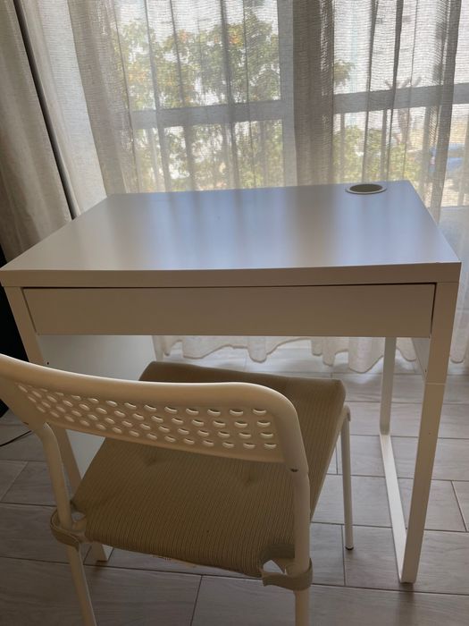 Secretária IKEA MICKE nova c/cadeira