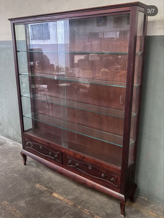 Vitrine inglesa dos anos 50.