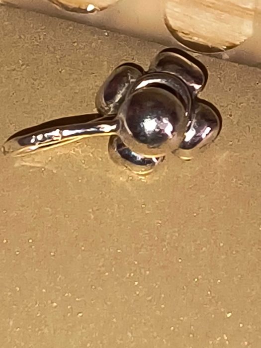 Srebrny kolczyk kwiat jabłoni śliczny wpinka