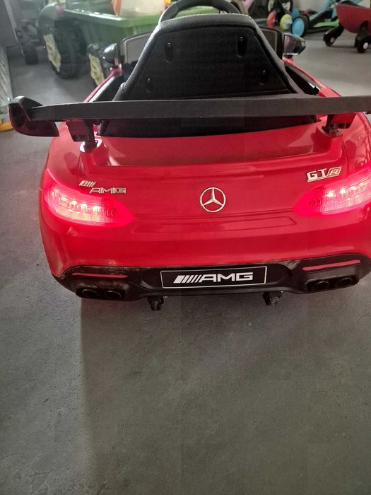 Mercedes na akumulator dla dzieci